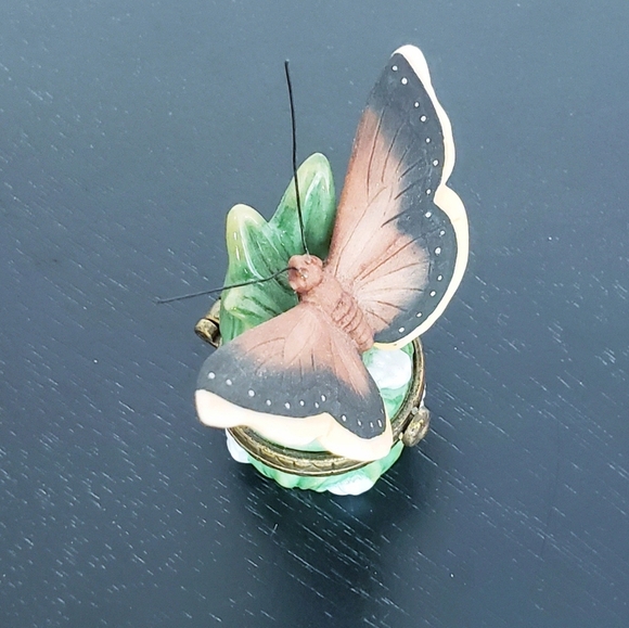 *Last Chance* Mourning Cloak Butterfly Porcelain Hinged Box PHB Midwest - Picture 8 of 12